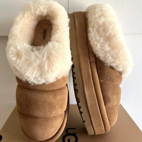 Ugg tazz Slippers with Cream Fur Lining - Picture 2 of 4